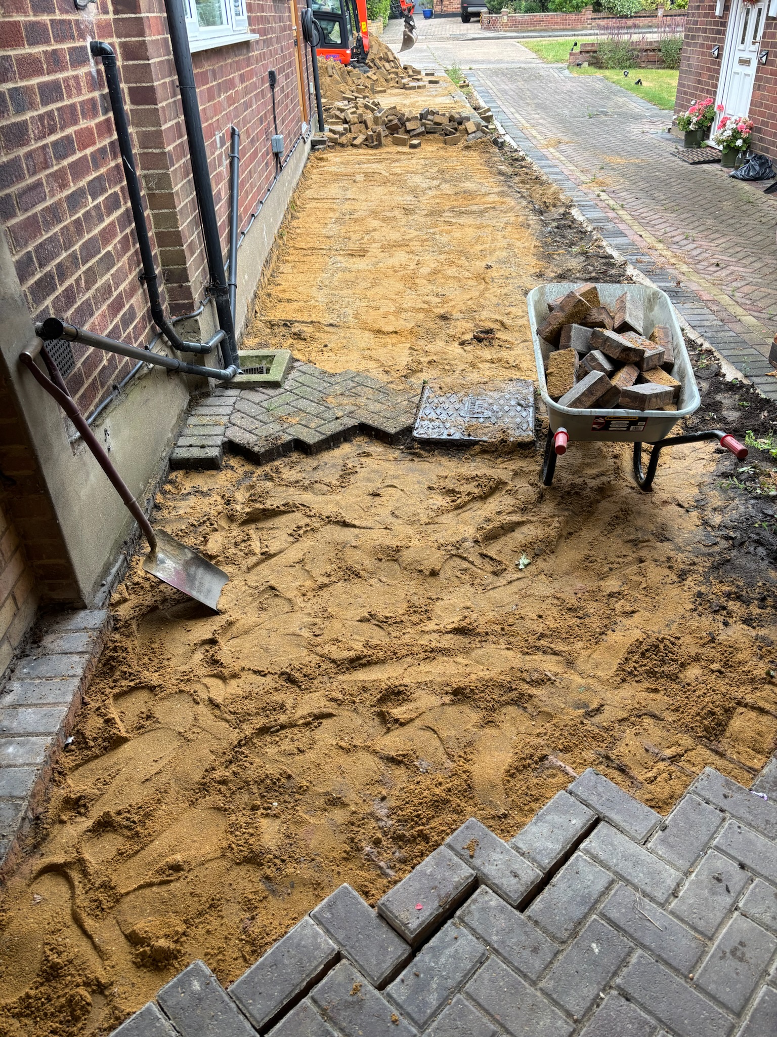 Castlepave Smooth Driveway with Fencing before