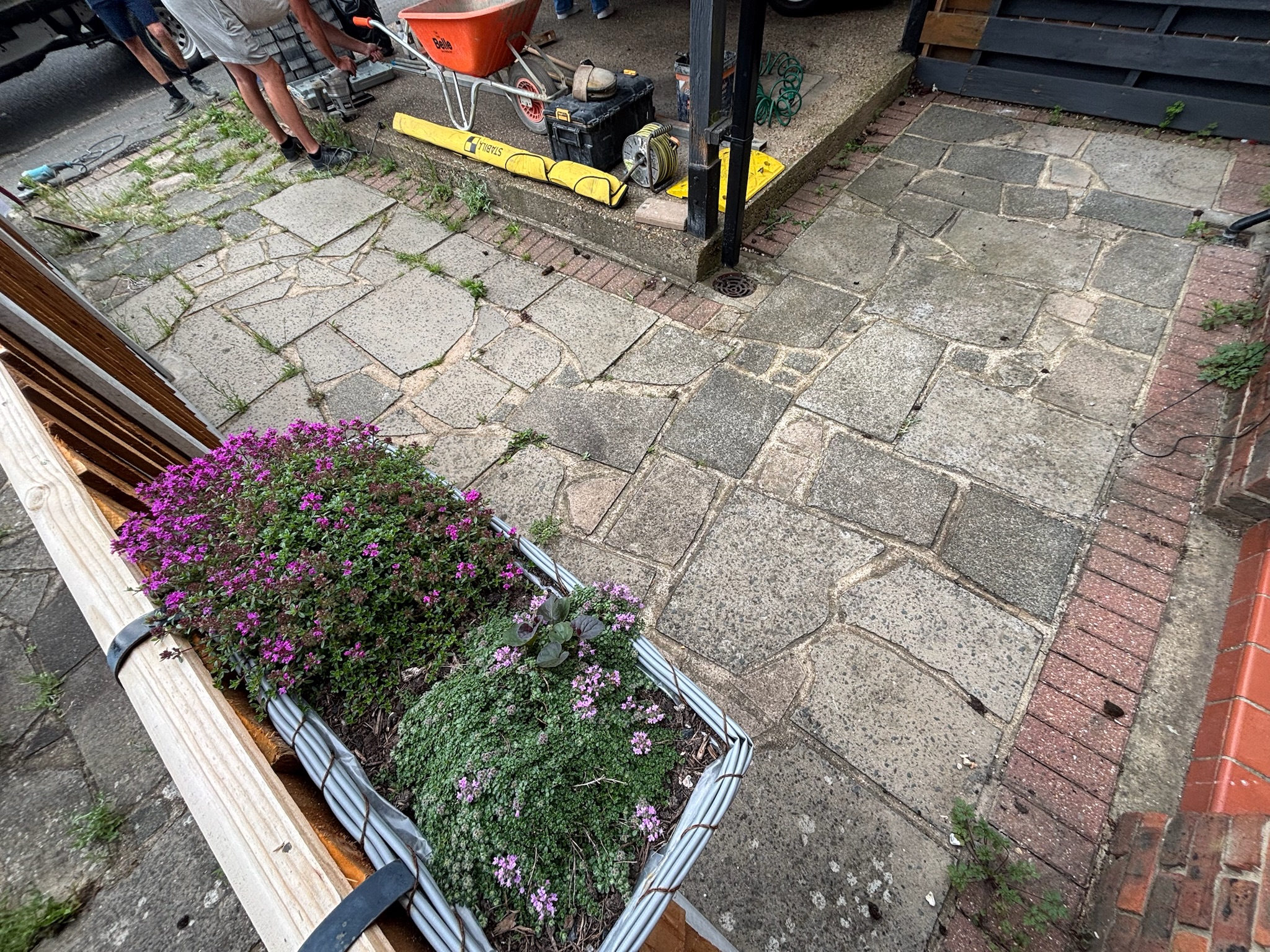 Ashblend Castlepave Block Paved Pathway finished photo 2