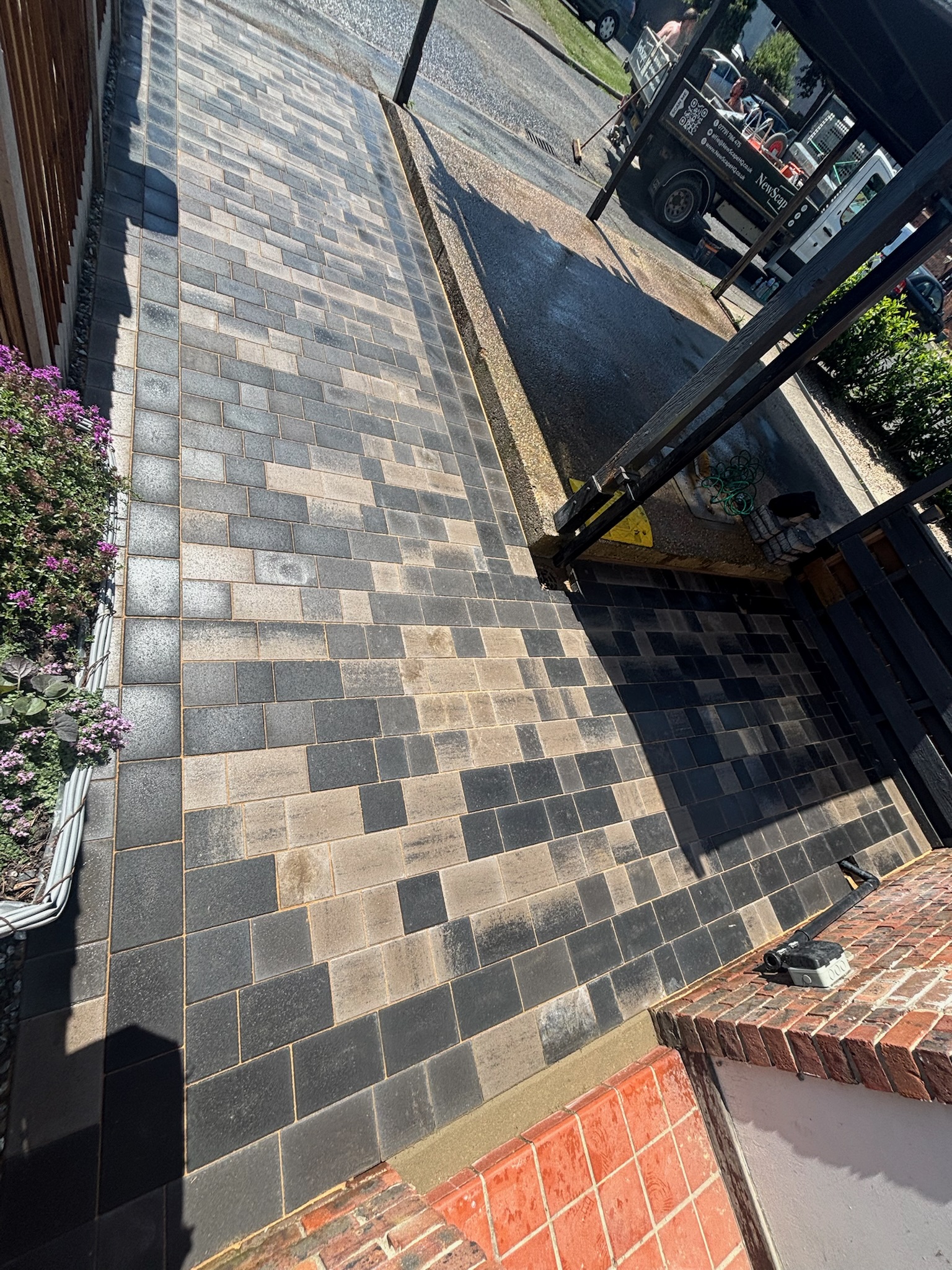 Ashblend Castlepave Block Paved Pathway finished photo 4