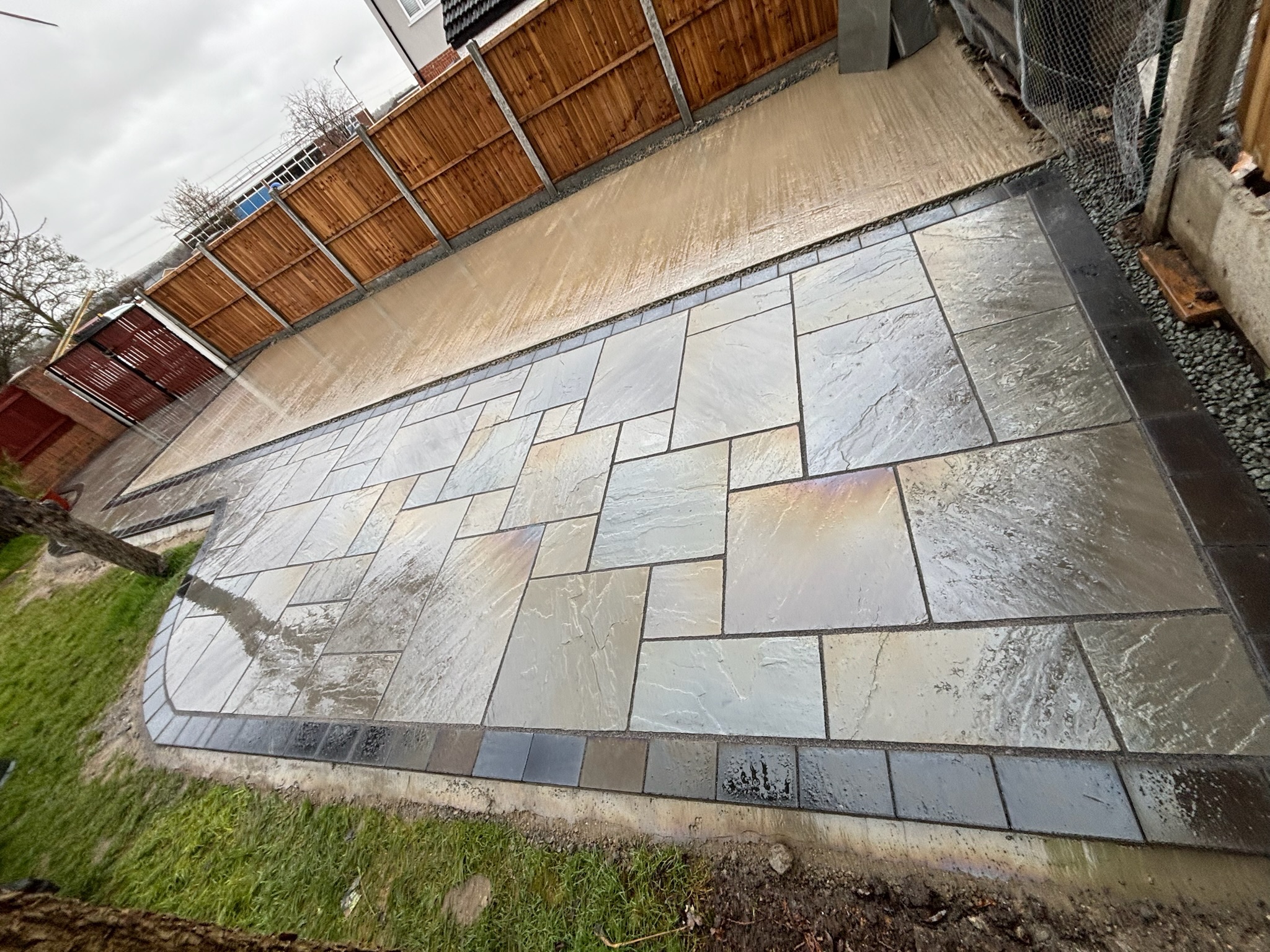 Kandla Grey Sandstone Patio with Charcoal Border finished photo 3