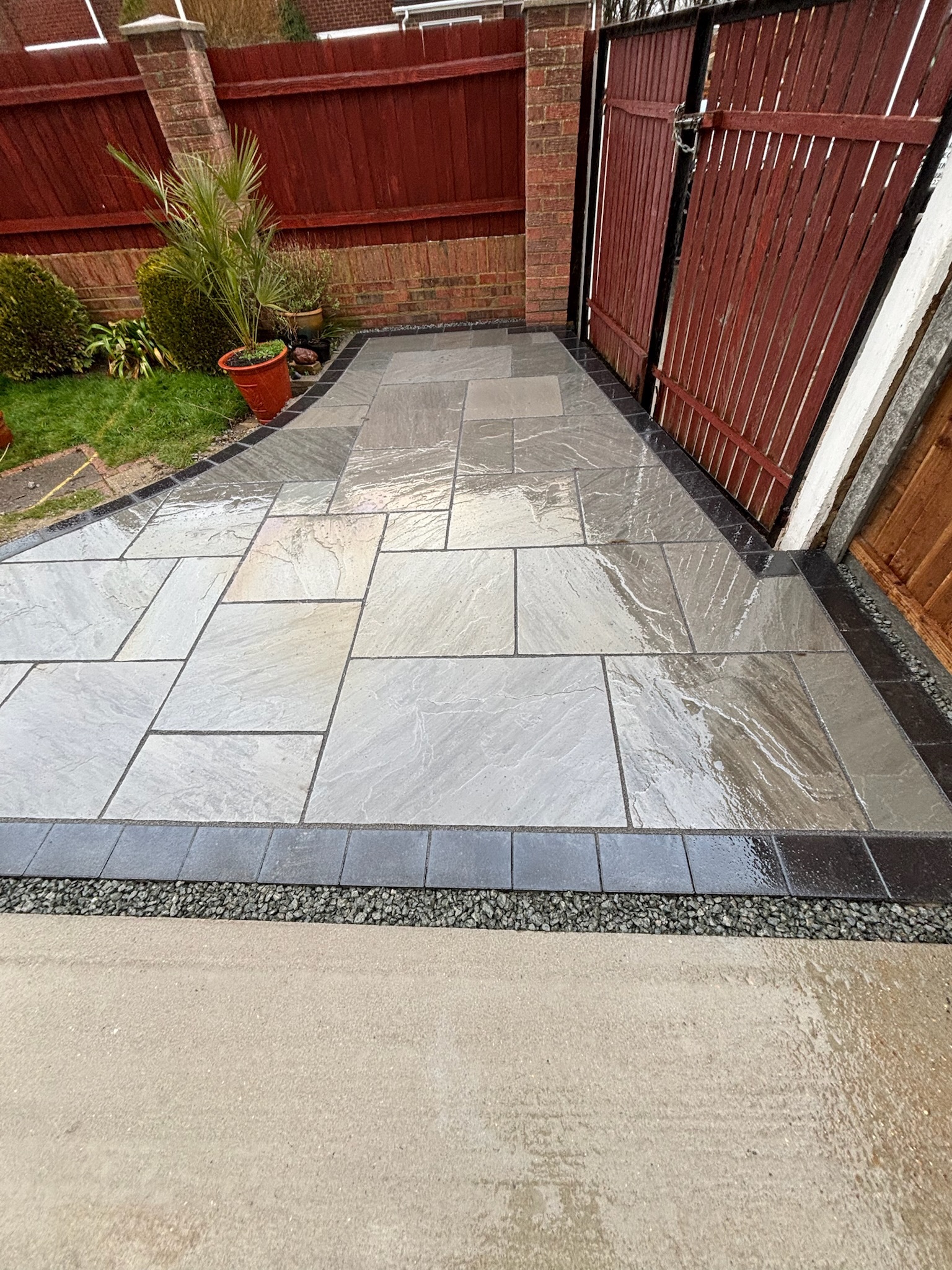 Kandla Grey Sandstone Patio with Charcoal Border finished photo 10