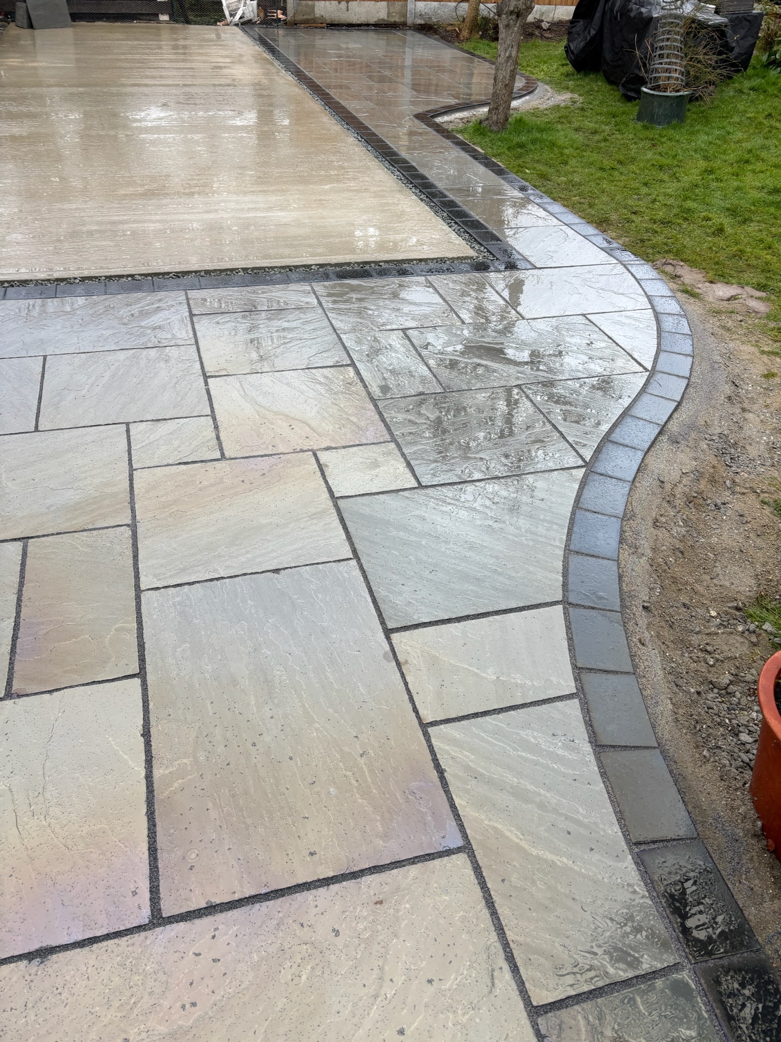 Kandla Grey Sandstone Patio with Charcoal Border finished photo 11
