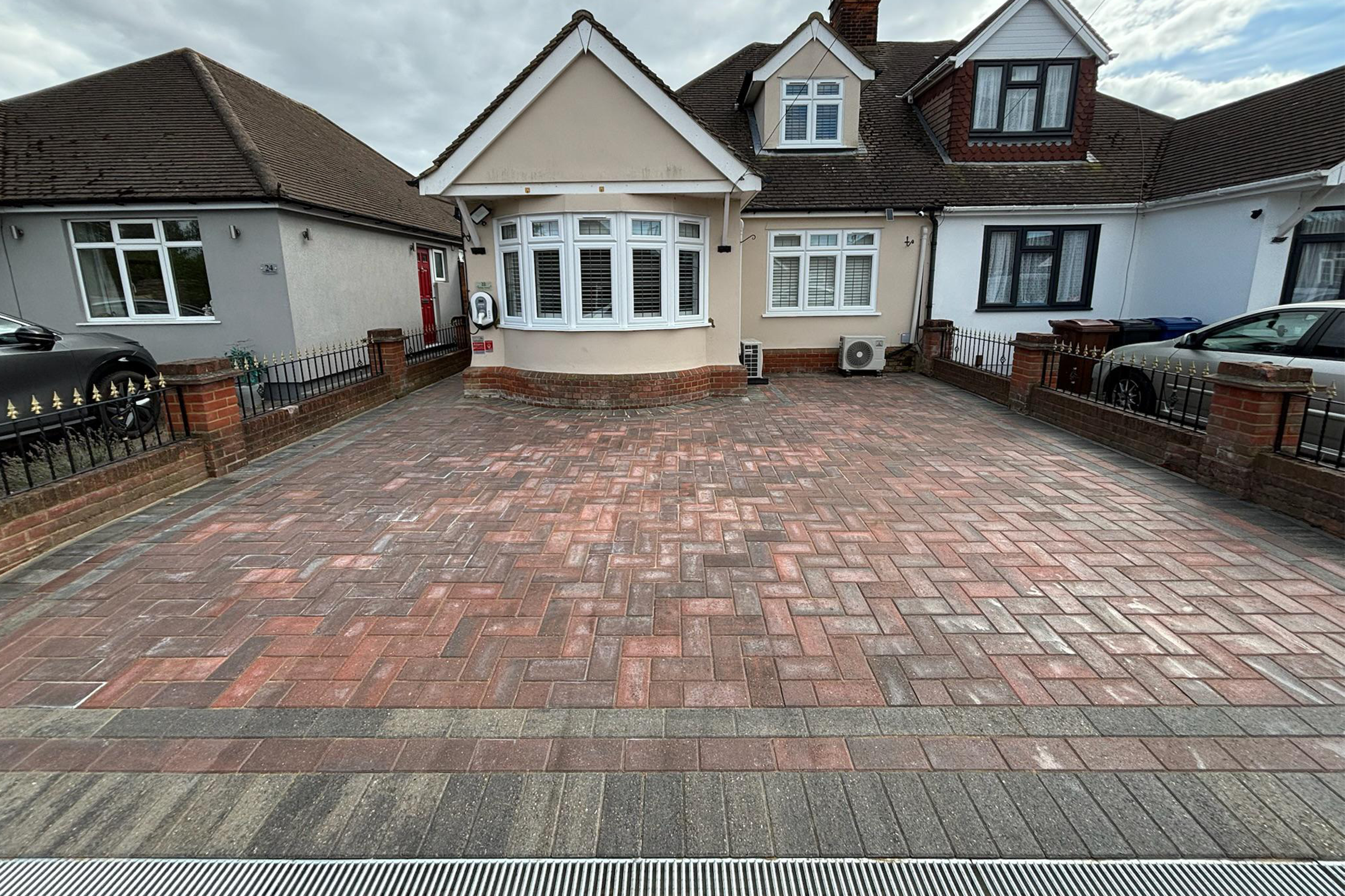 https://newscapehq.co.uk/wp-content/uploads/2025/02/NewScapeHQ-Driveway-4300.png